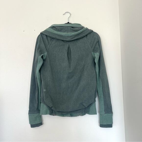 Lululemon To Class Jacket in Earl Grey/Deep Shore - Picture 13 of 14